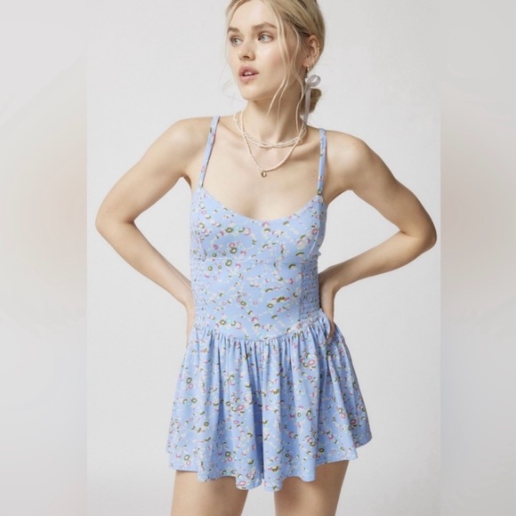 NEW cute floral romper - Picture 4 of 9